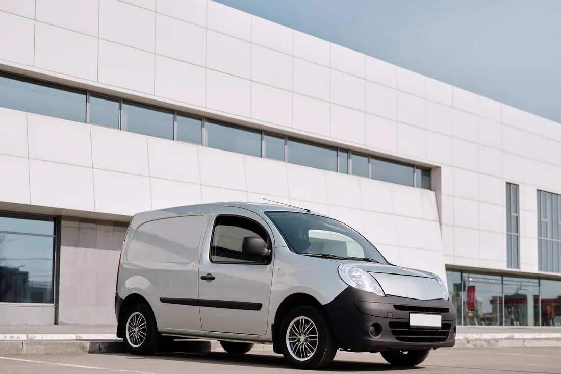 Utilitaire compact blanc